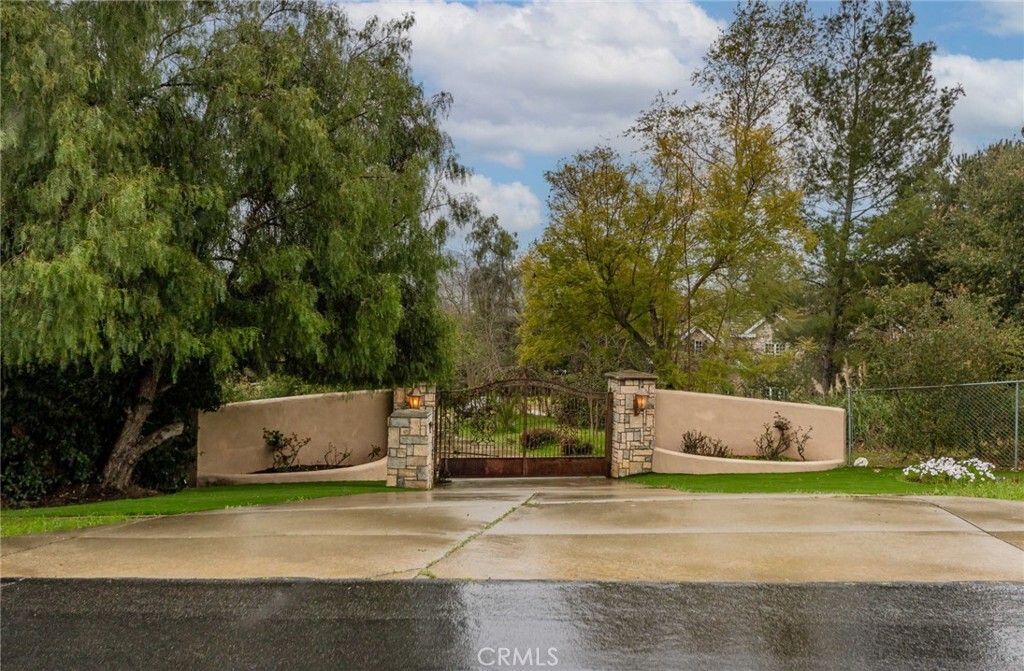 Property Photo:  45975 Sandia Creek Dr Drive  CA 92590 