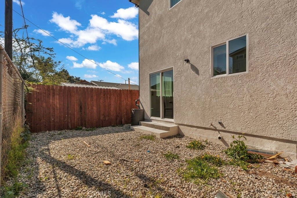 Property Photo:  2032 E Stockwell  CA 90222 
