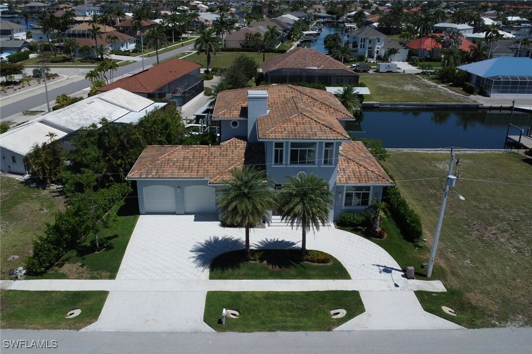 Property Photo: 1070 Dana Court FL 34145