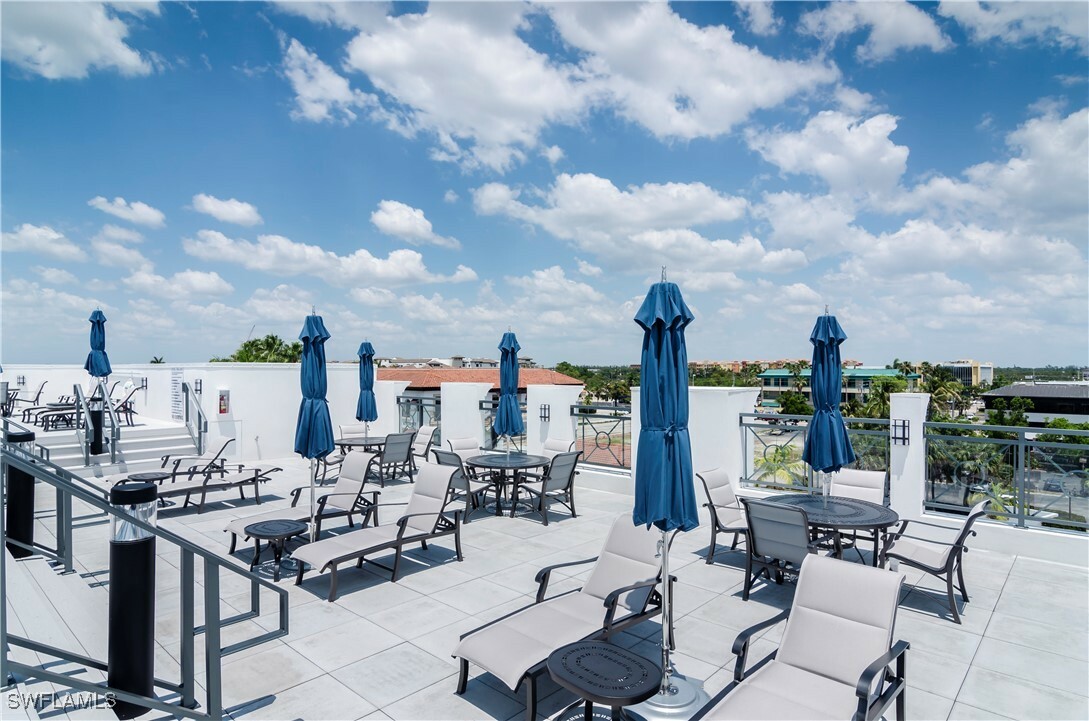 Property Photo: 875 6th Avenue S 304 FL 34102