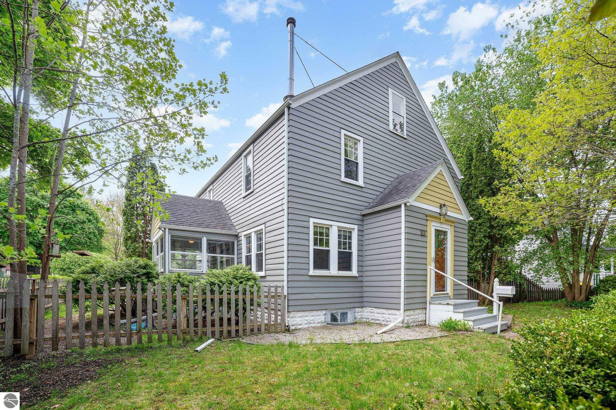 Property Photo: 618 E Illinois Street MI 48858