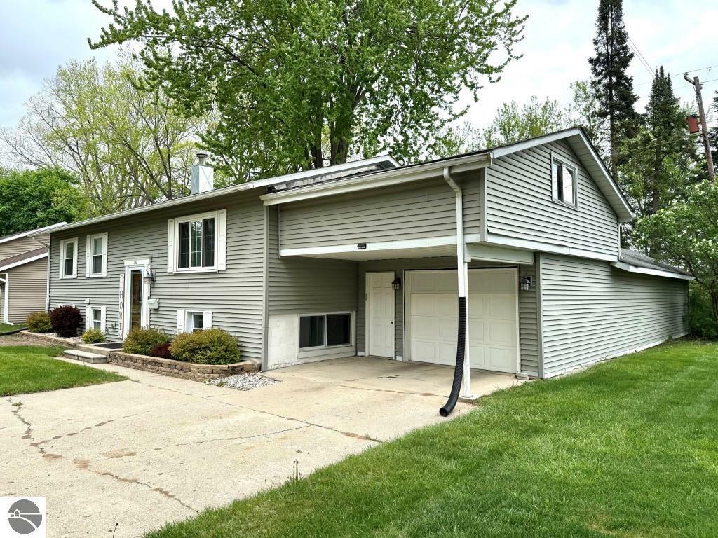 Property Photo: 1411 North Drive MI 48858