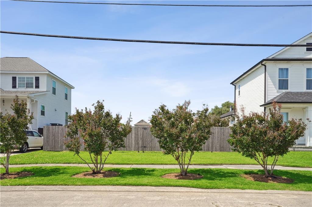 Property Photo: 345 38th Street LA 70124