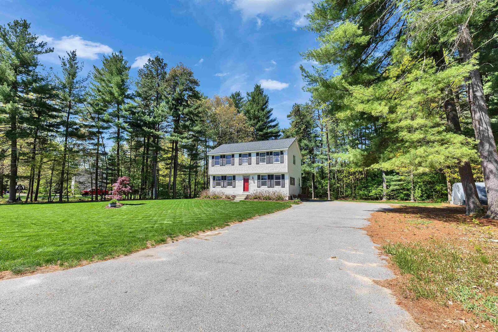 Property Photo: 3 Pondview Drive NH 03052
