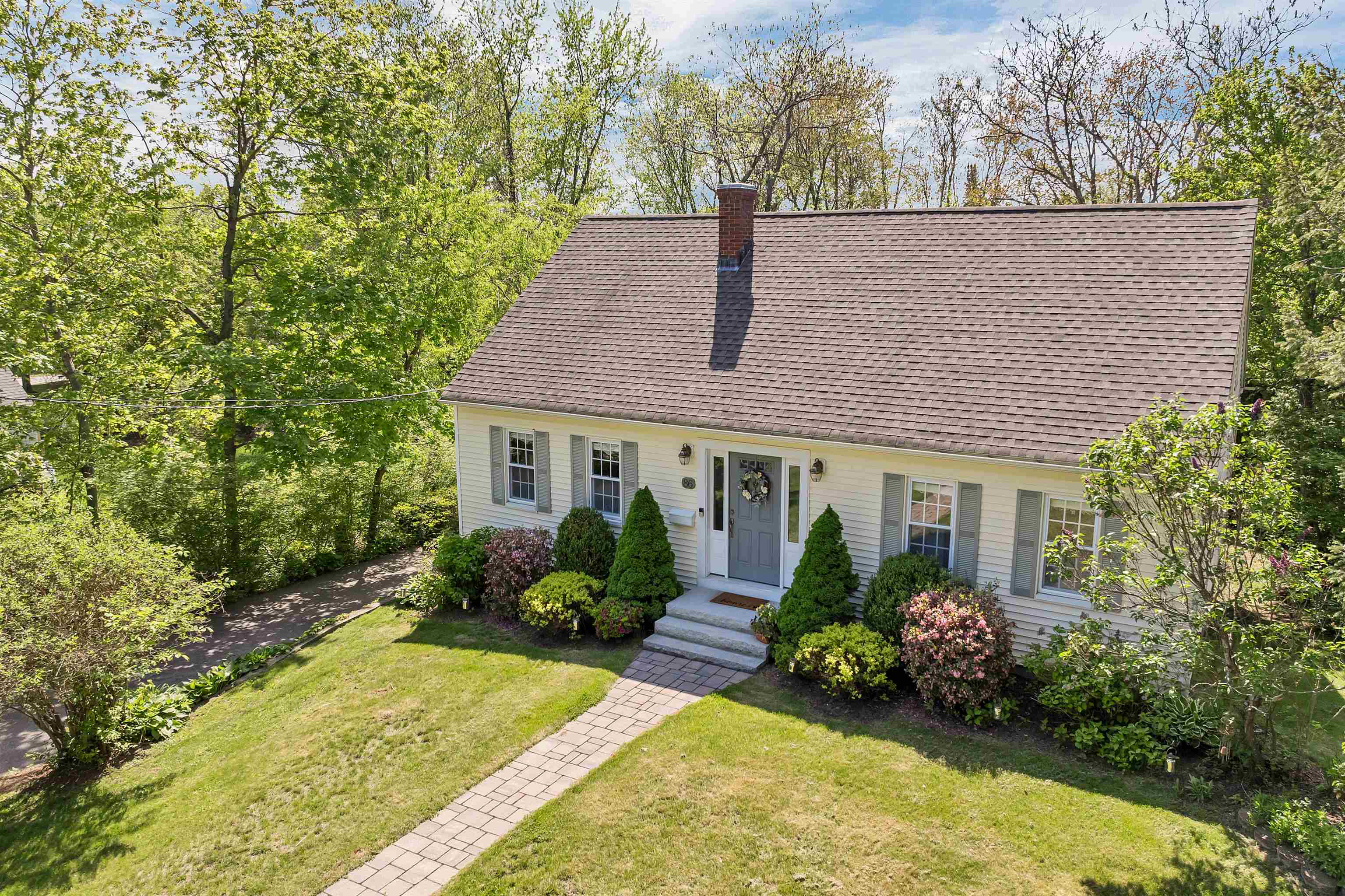 Property Photo: 86 Broadway NH 03275