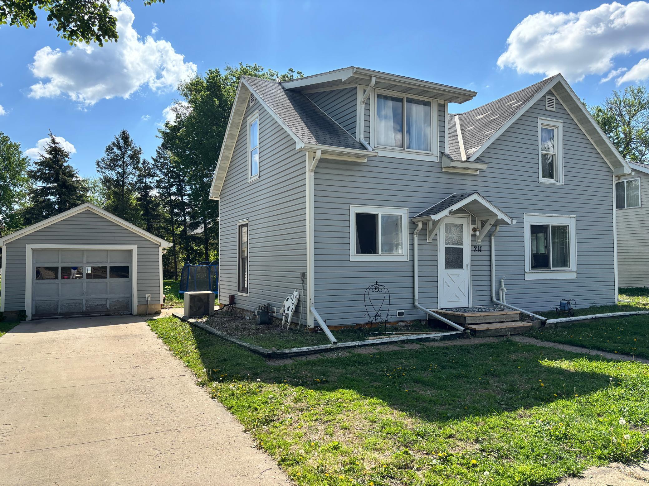 211 S Manyaska Street  Sherburn MN 56171 photo