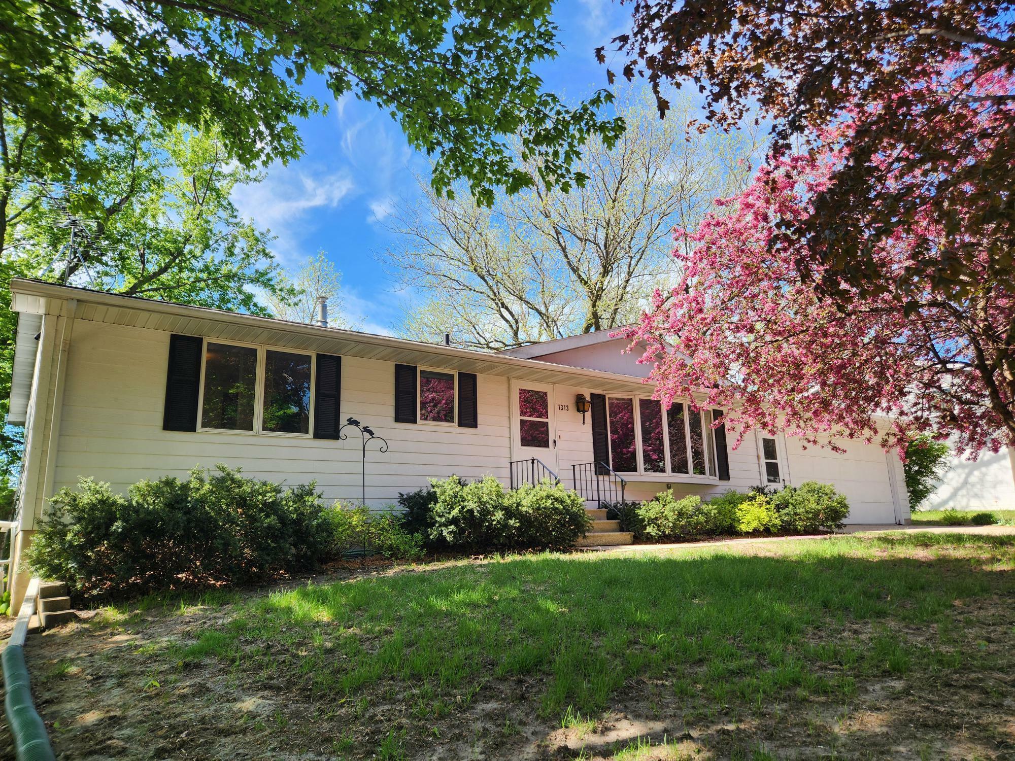 Property Photo: 1313 Southview Lane MN 56007