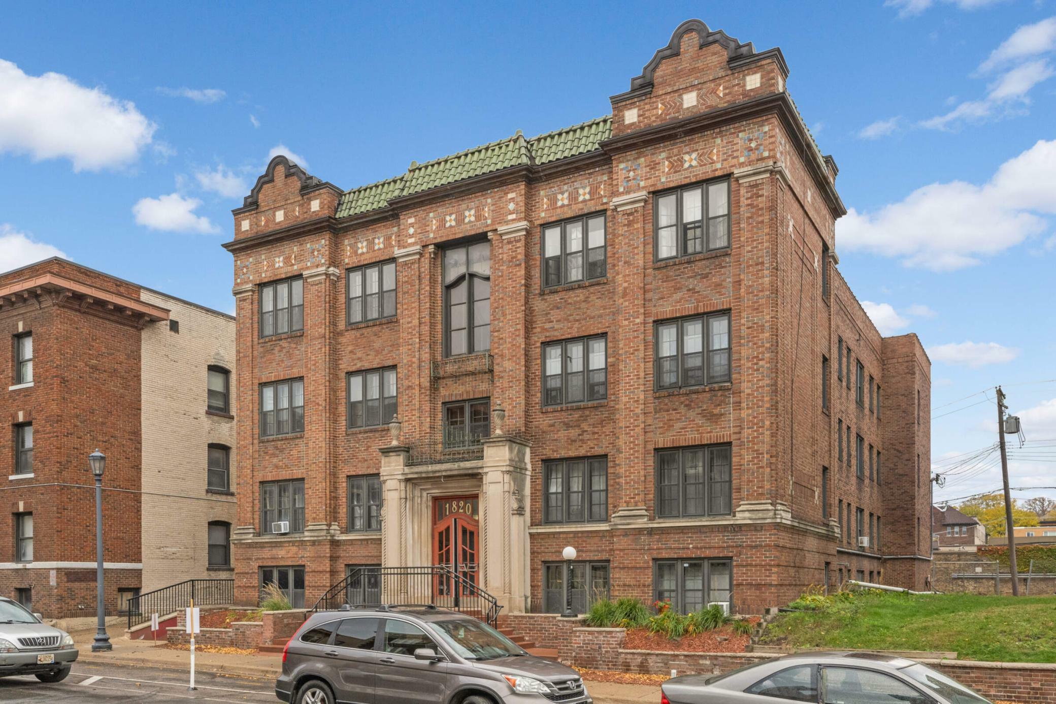 Property Photo: 1820 1st Avenue S 201 MN 55403