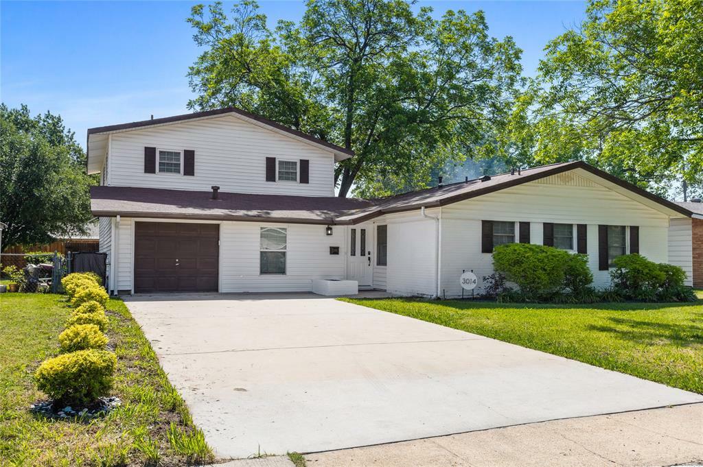 Property Photo: 3014 Brockbank Drive TX 75062