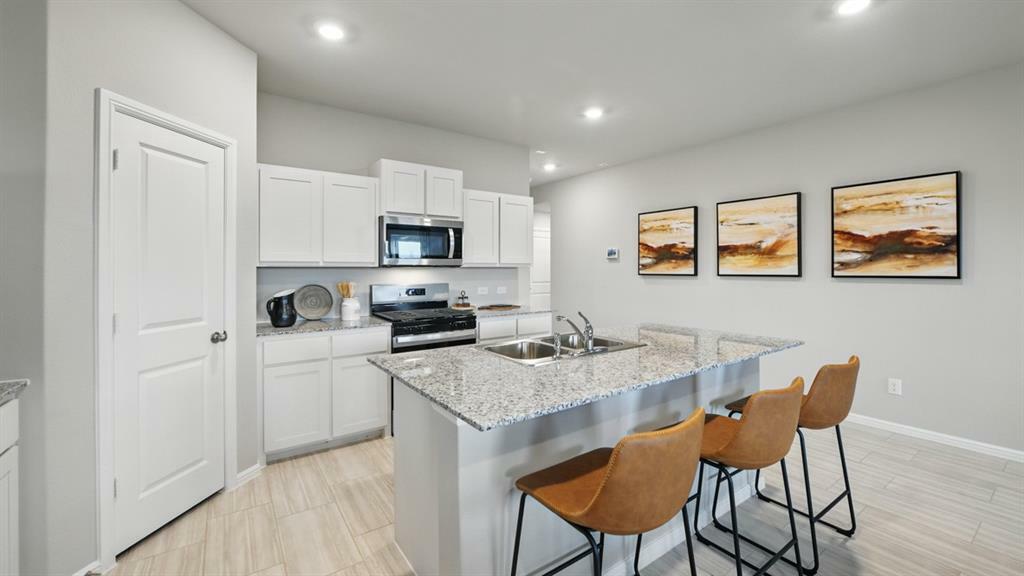 Property Photo: 1628 Marsh Street TX 76033