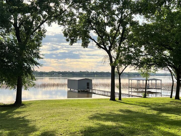 Property Photo: 7342 Briar Road TX 76020