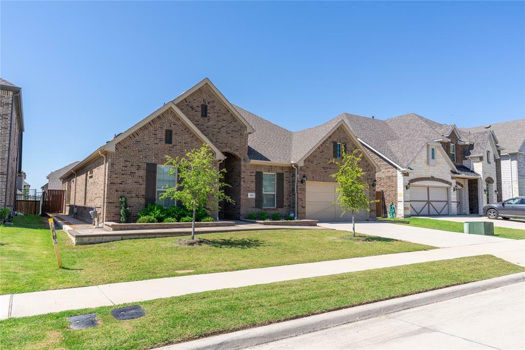 Property Photo: 513 Long Meadow Drive TX 76052