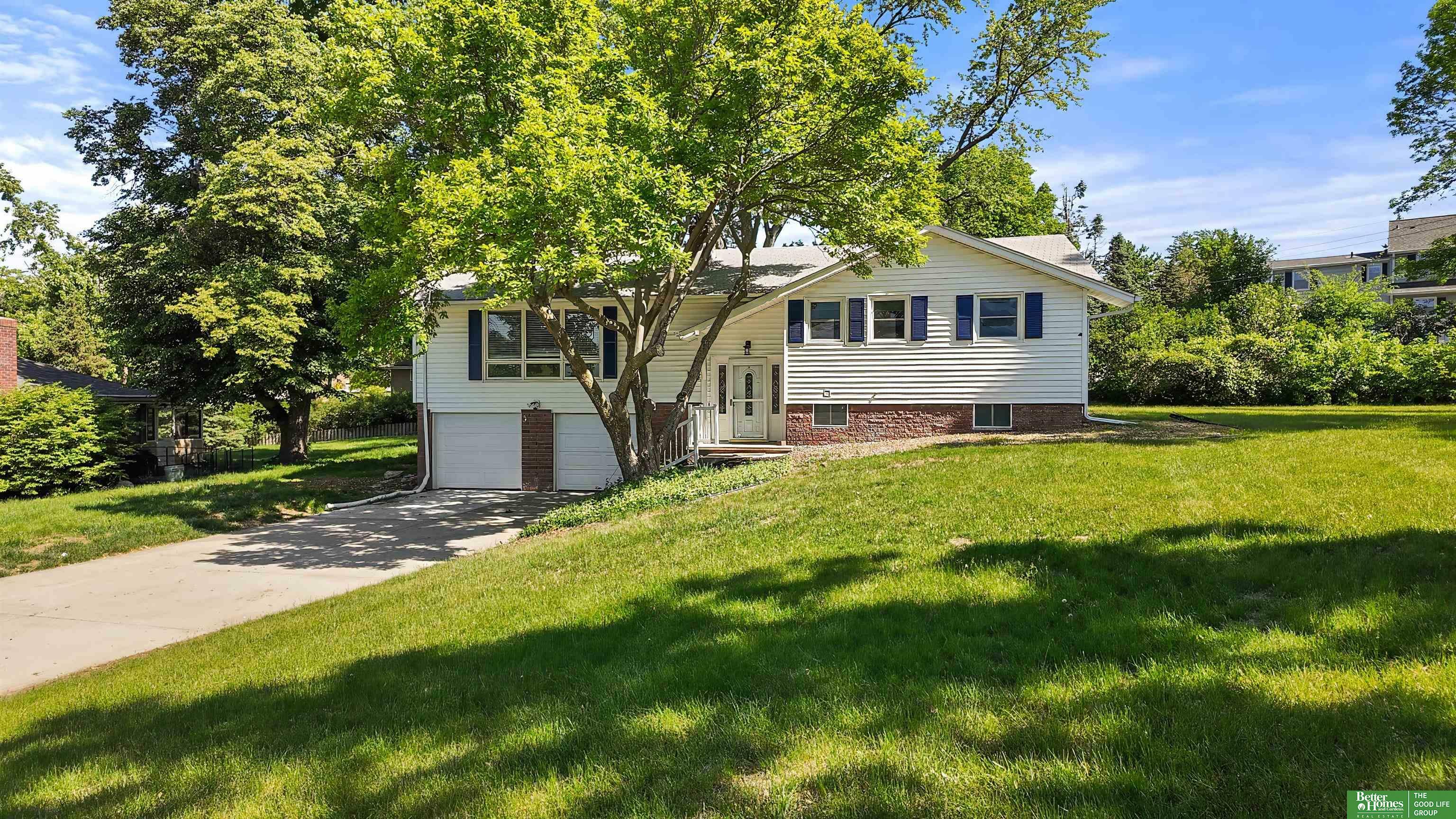 Property Photo: 10060 Miami Circle NE 68134