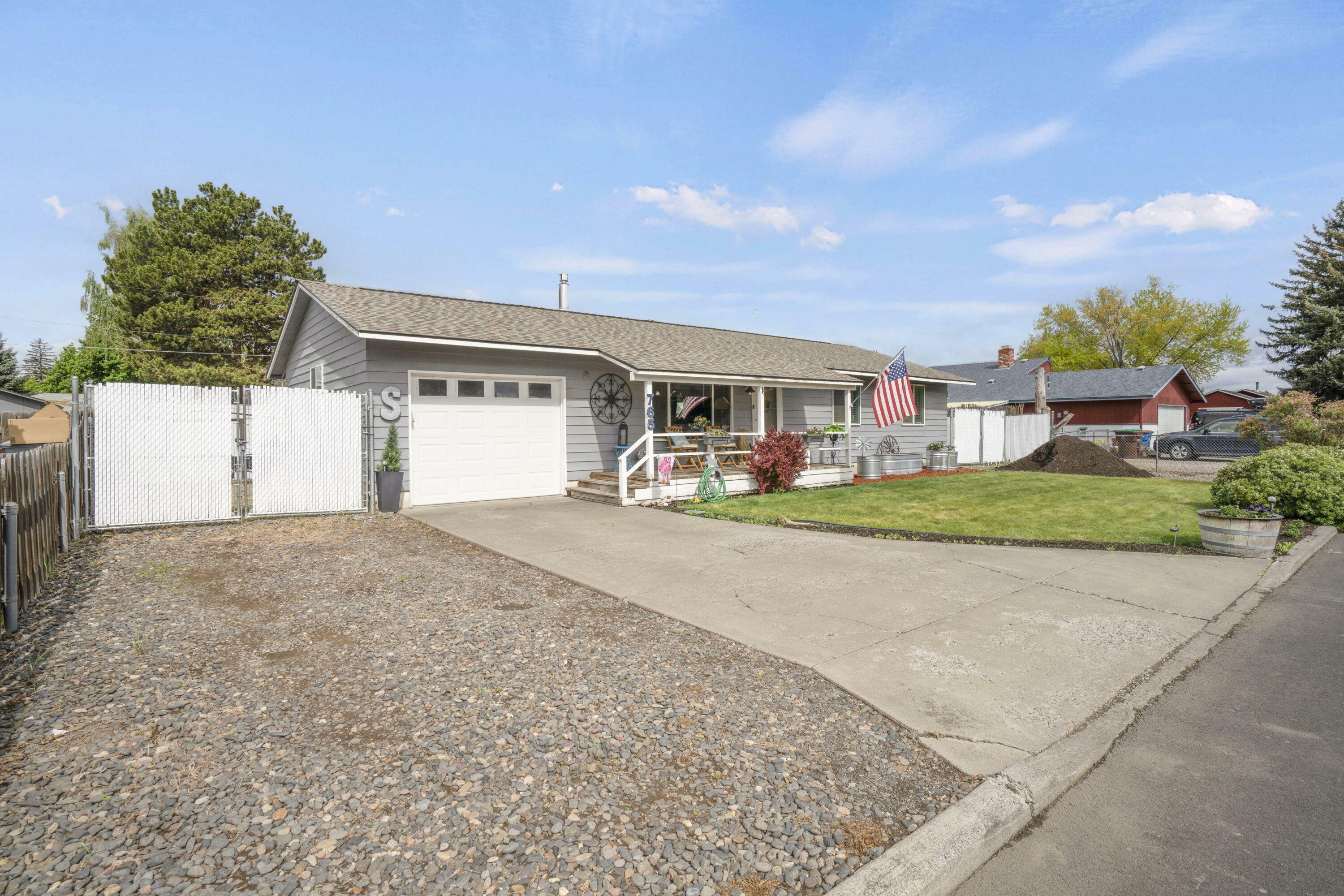 Property Photo: 765 SE Juniper Street OR 97754