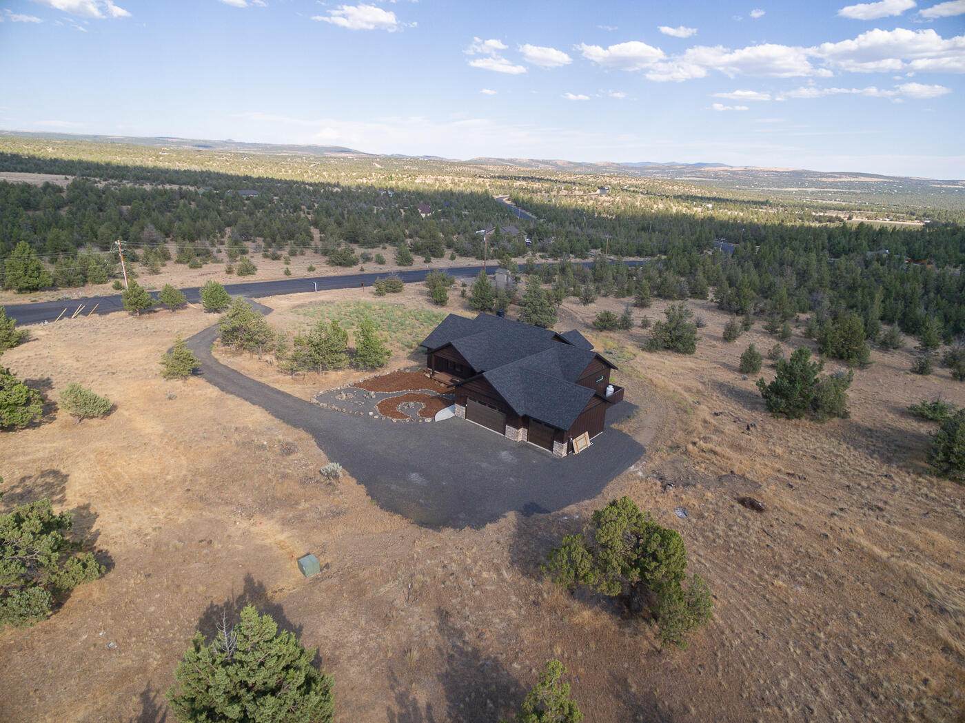 Property Photo: 1492 SE Texas Circle OR 97754