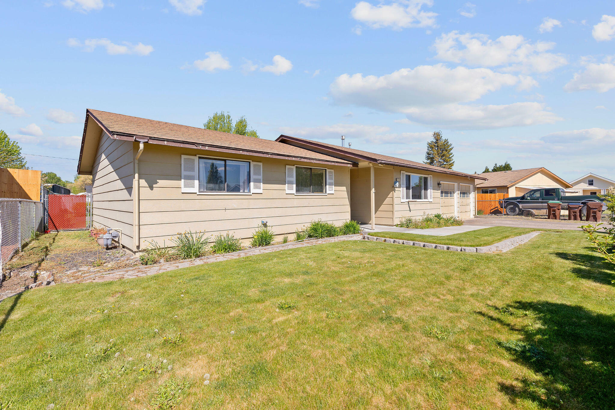 Property Photo: 575 SE Juniper Street OR 97754
