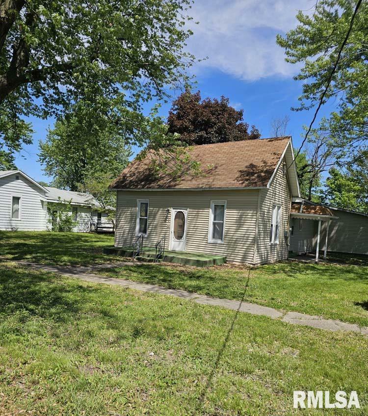 Property Photo: 300 W Prairie Street IL 62320