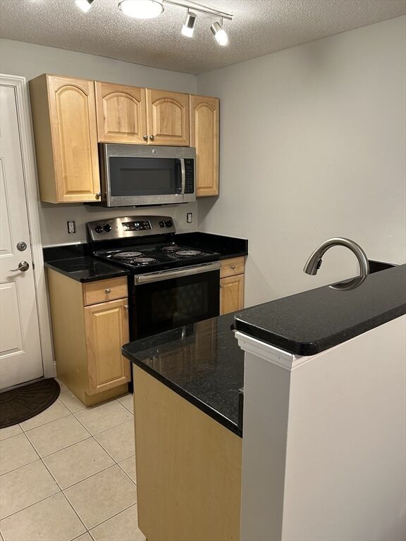 Property Photo:  6 Walden Drive 2  MA 01760 