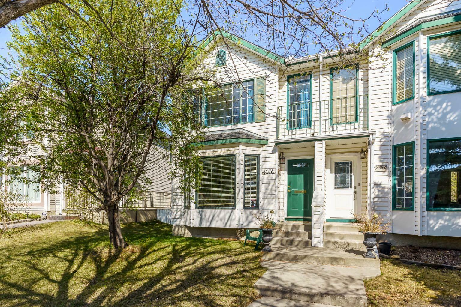 Property Photo:  3678 Sierra Morena Road  AB T3H 3A6 