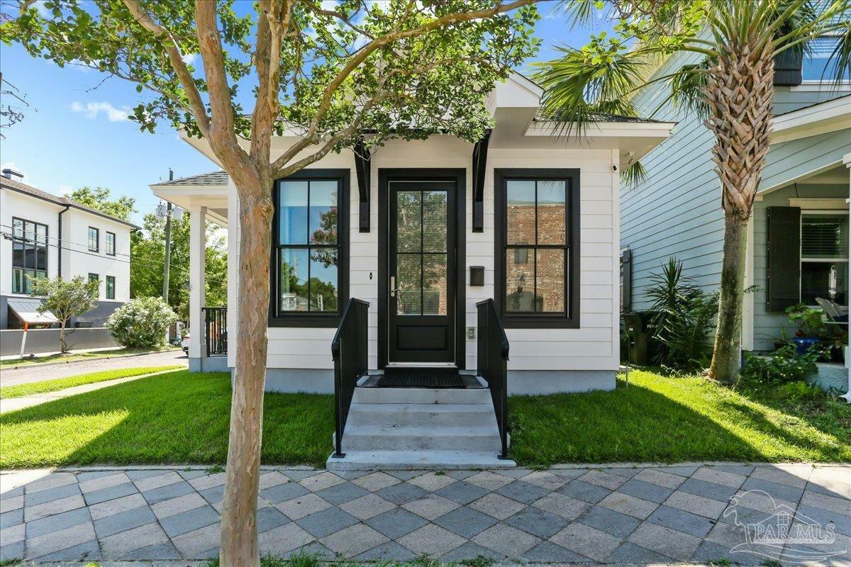 Property Photo: 501 N Alcaniz St FL 32501