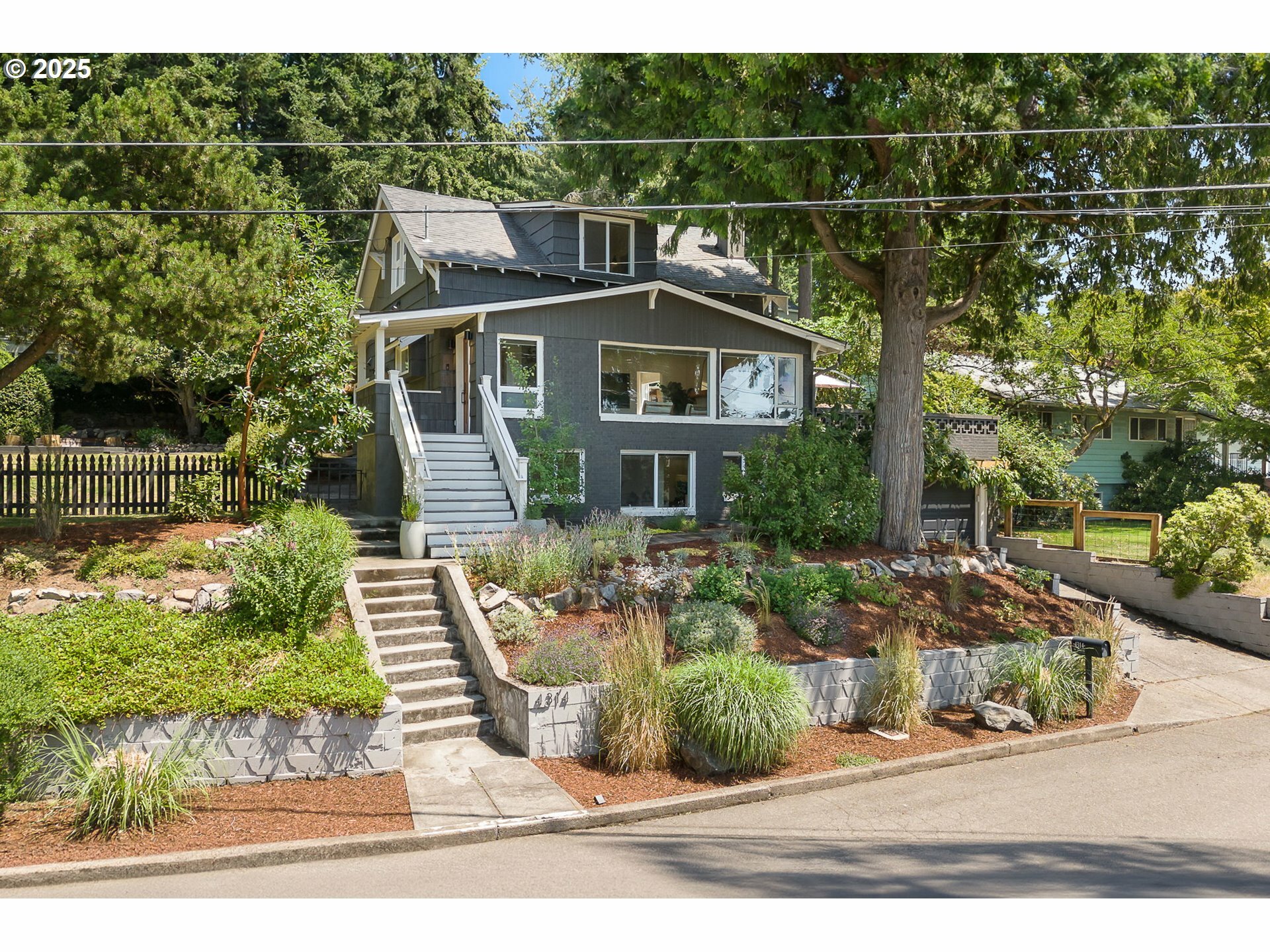 Property Photo: 4314 SW Washouga Ave OR 97239