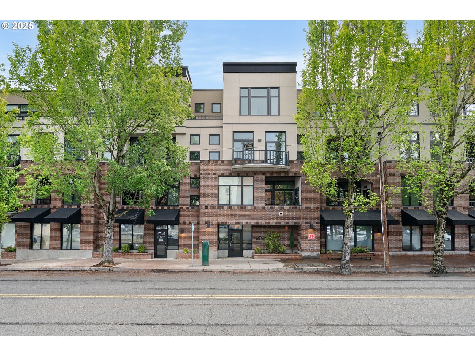 Property Photo:  618 NW 12th Ave 215  OR 97209 