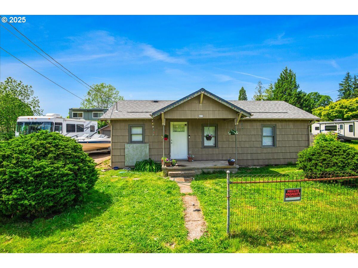 Property Photo:  411 NE 156th Ave  OR 97230 