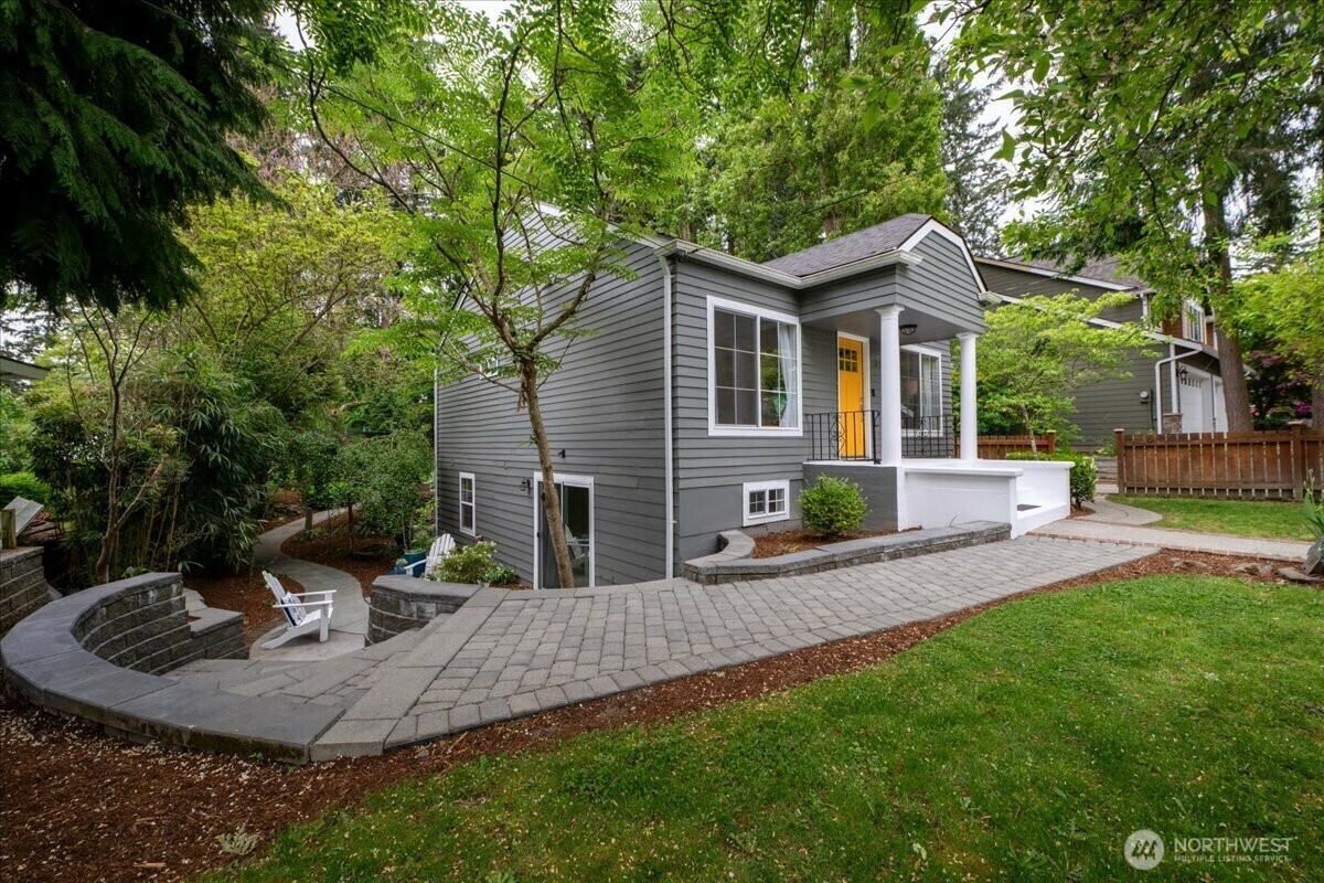 Property Photo: 2125 N 161st Place WA 98133