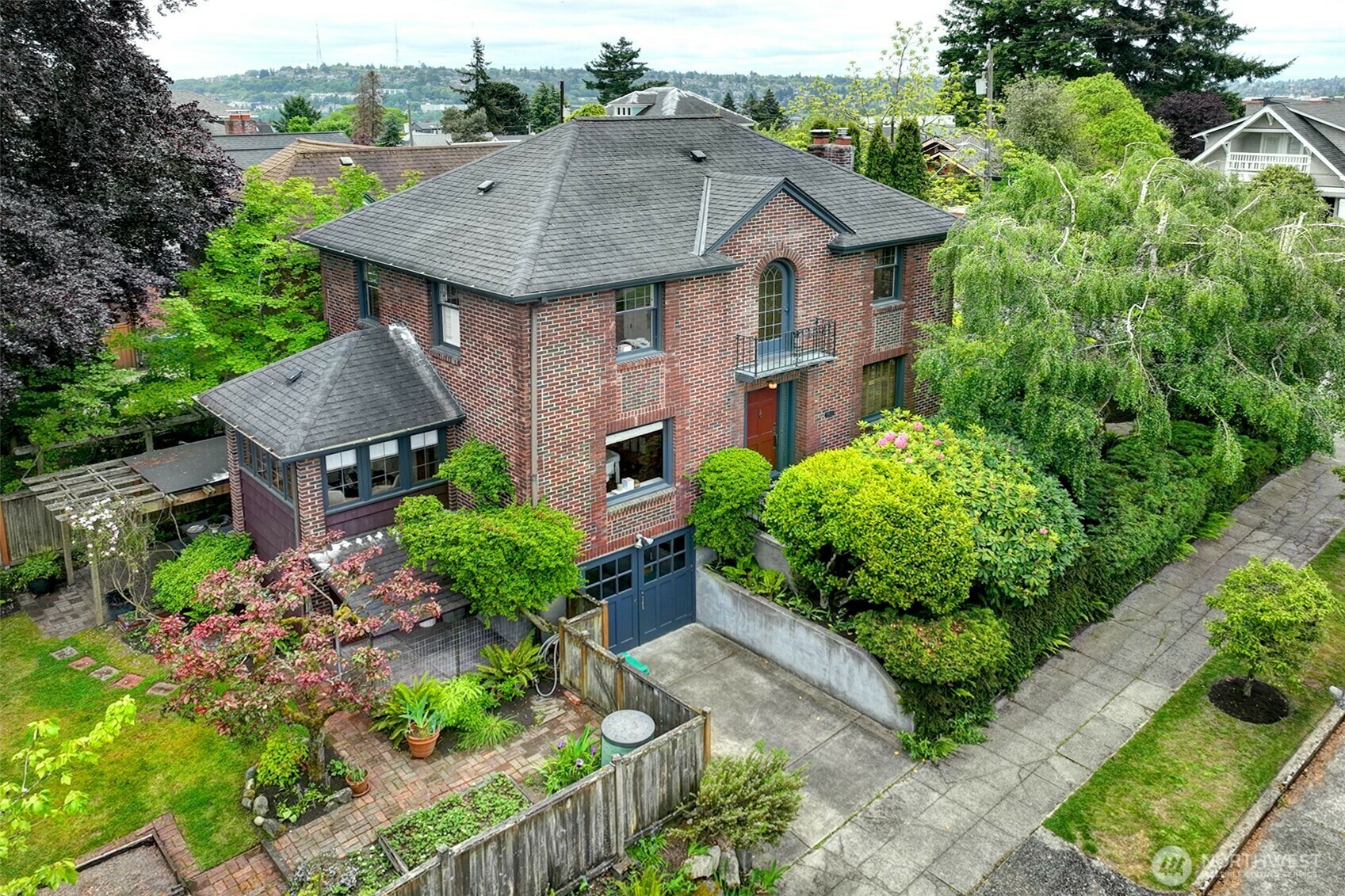 4132  Burke Avenue N  Seattle WA 98103 photo