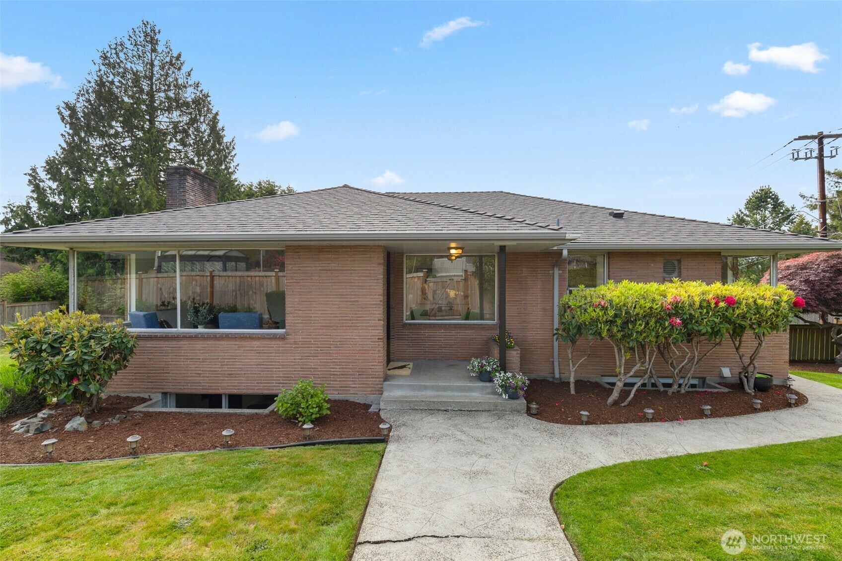 Property Photo: 9529 15th Avenue NW WA 98117