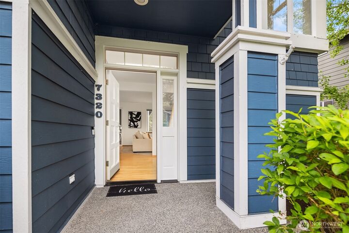 Property Photo:  7320  Douglas Avenue SE  WA 98065 