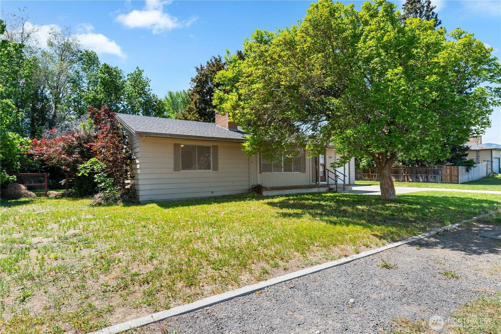 Property Photo: 2380 4th Street SE WA 98802