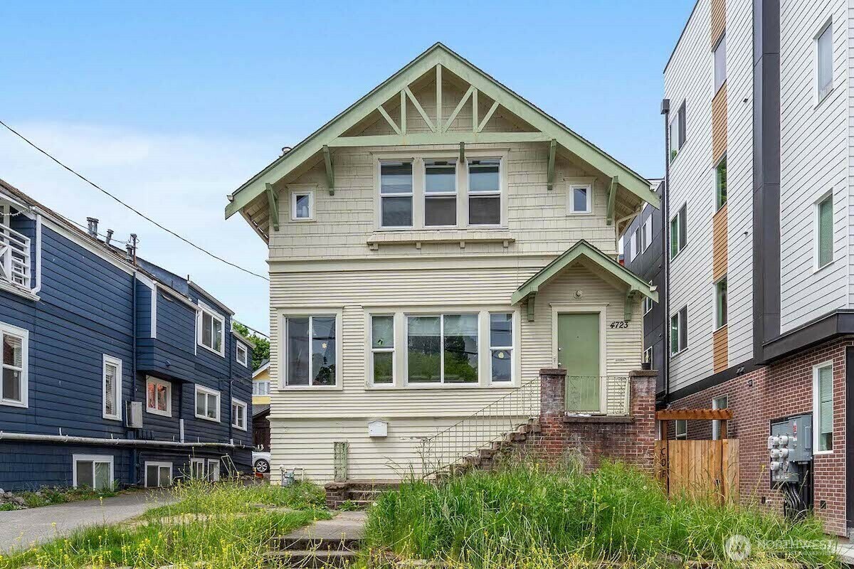 4723  21st Ave  NE  Seattle WA 98105 photo