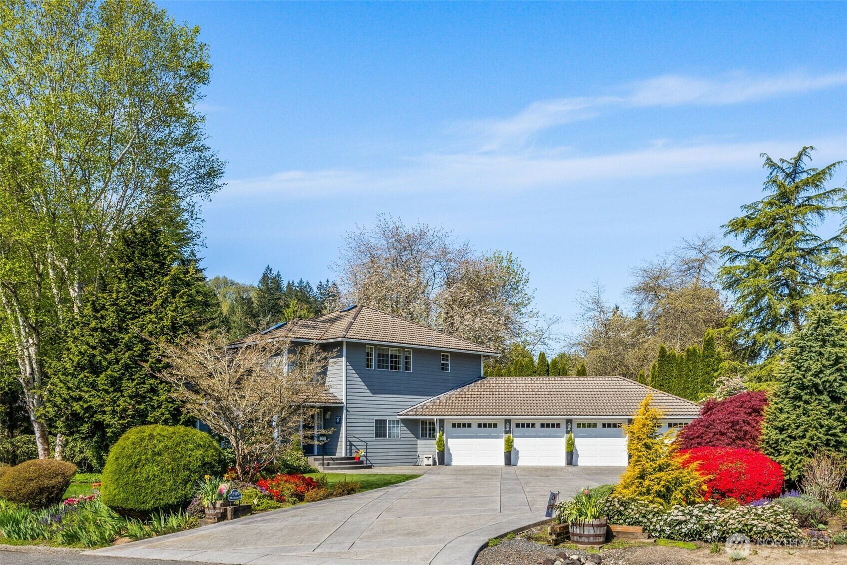 Property Photo: 13515 208th Avenue SE WA 98027