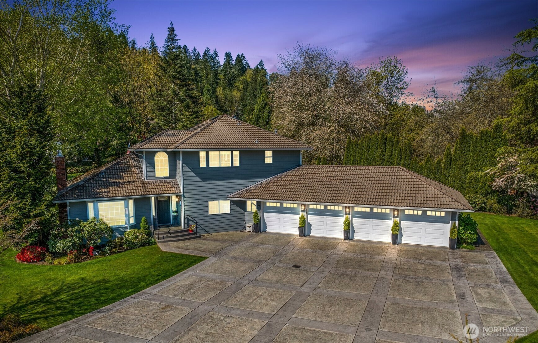 Property Photo: 13515 208th Avenue SE WA 98027