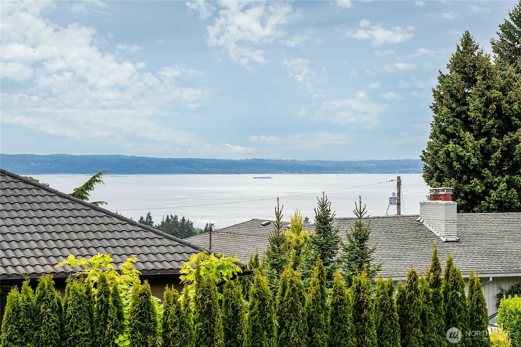 Property Photo:  900  Sea Vista Place  WA 98020 