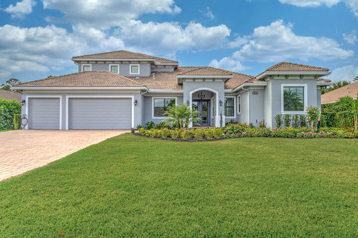 Property Photo: 5211 SW Blue Daze Way FL 34990