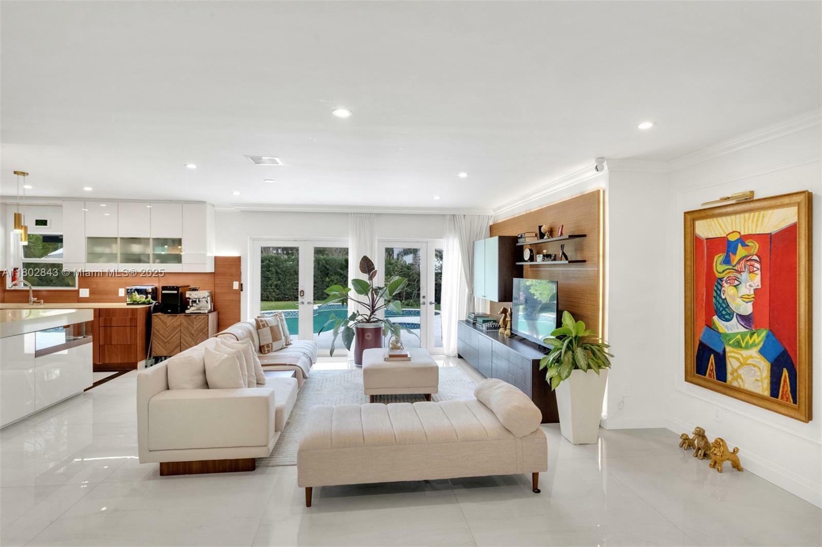 726 NE 17th Way  Fort Lauderdale FL 33304 photo