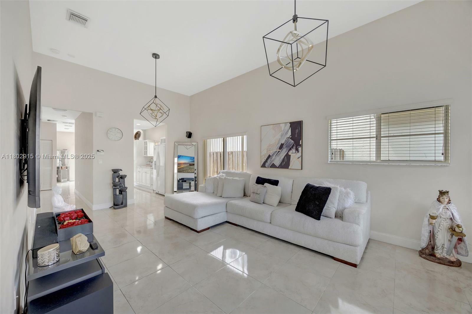 Property Photo:  1130 NE 41st Ave  FL 33033 