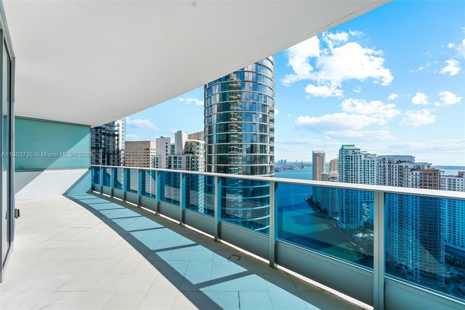 Property Photo: 200 Biscayne Boulevard Way 4005 FL 33131