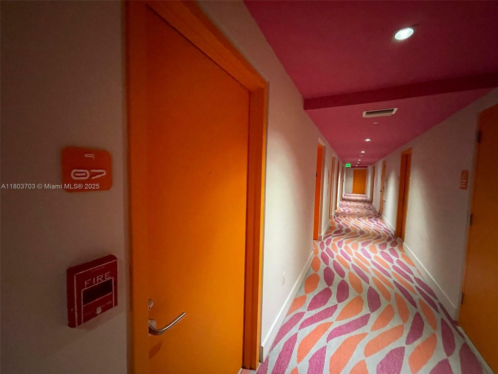 Property Photo: 31 SE 6th St 907 FL 33131