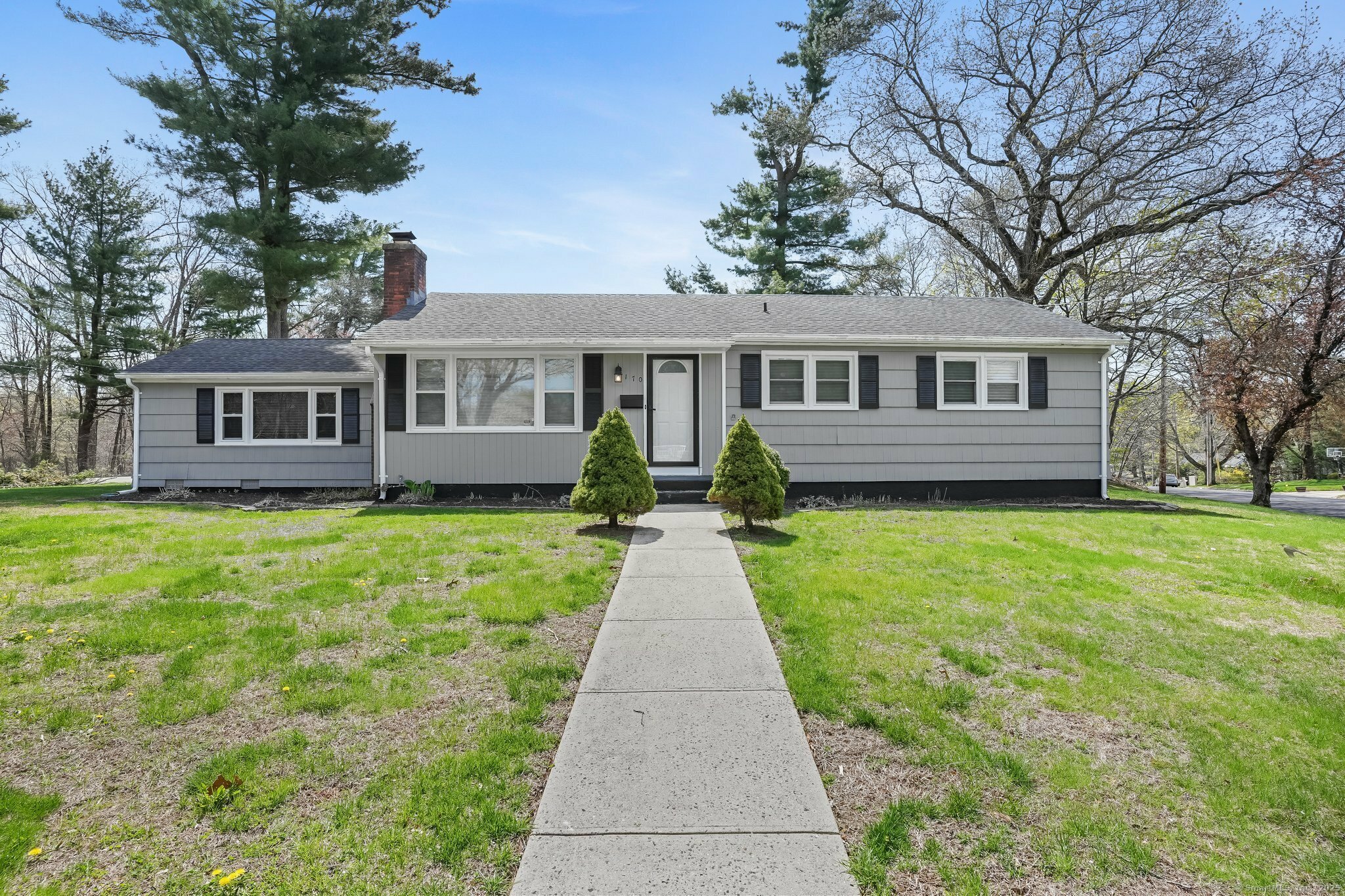 Property Photo: 170 Riverside Drive CT 06518