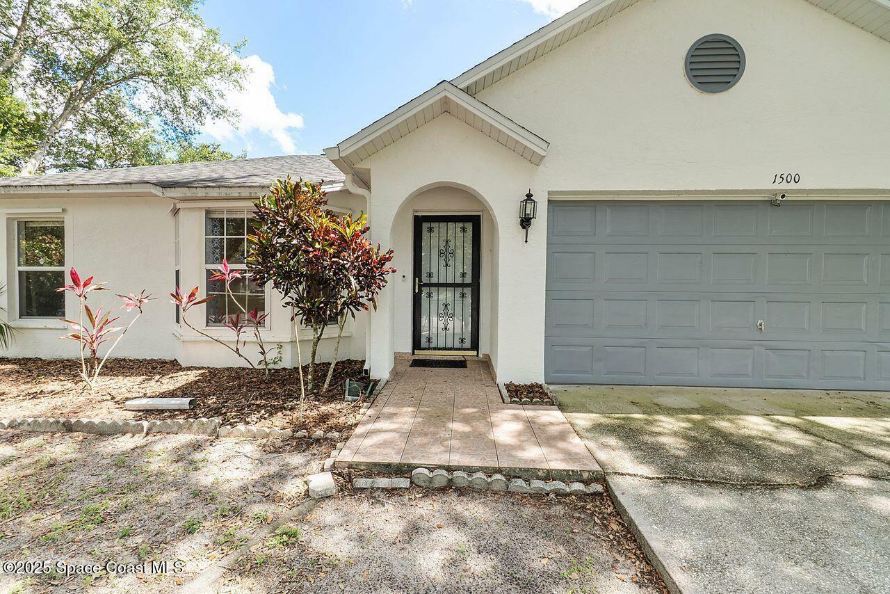 Property Photo: 1500 Gardenton Street NW FL 32907