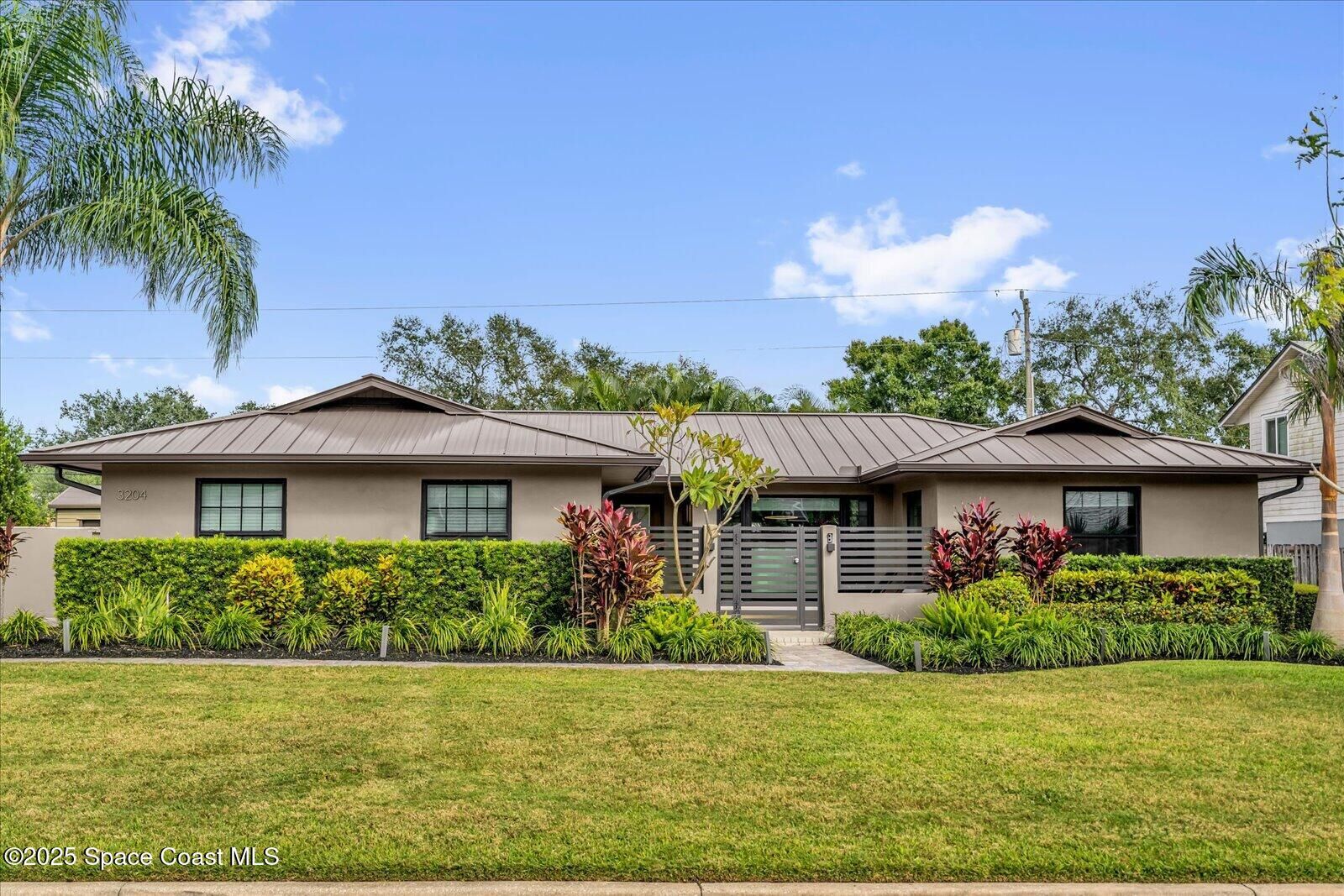 Property Photo: 3204 Nottingham Lane FL 32926