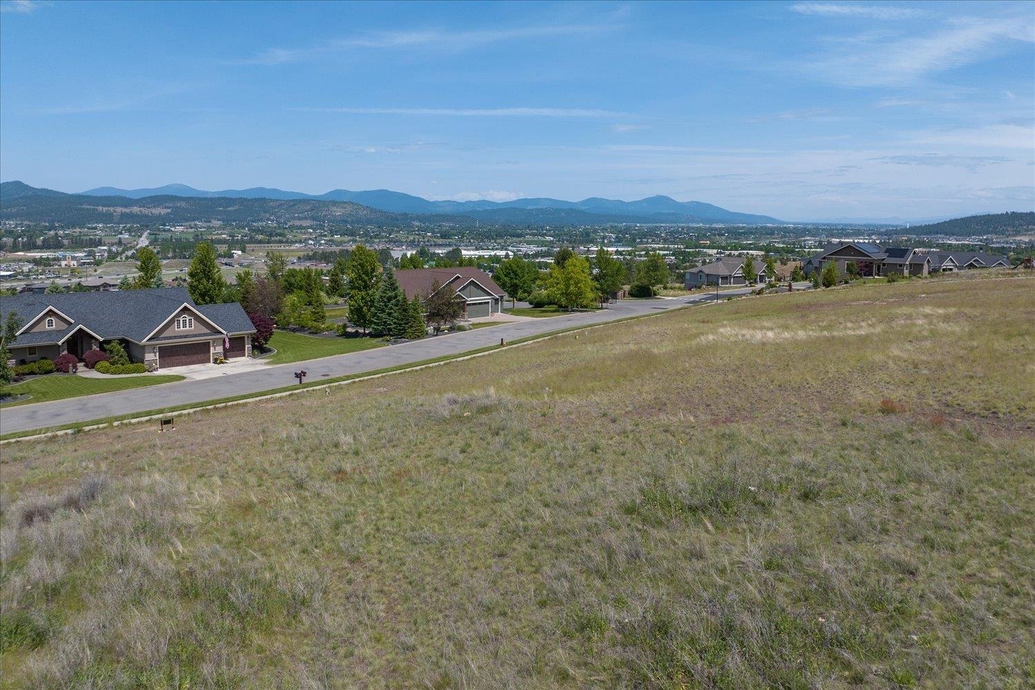 Property Photo: 754 N Holiday Hills Dr WA 99019
