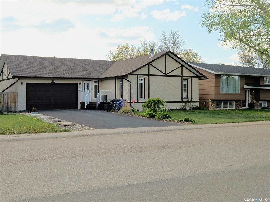 Property Photo: 1003 6th Street E SK S0L 2V0