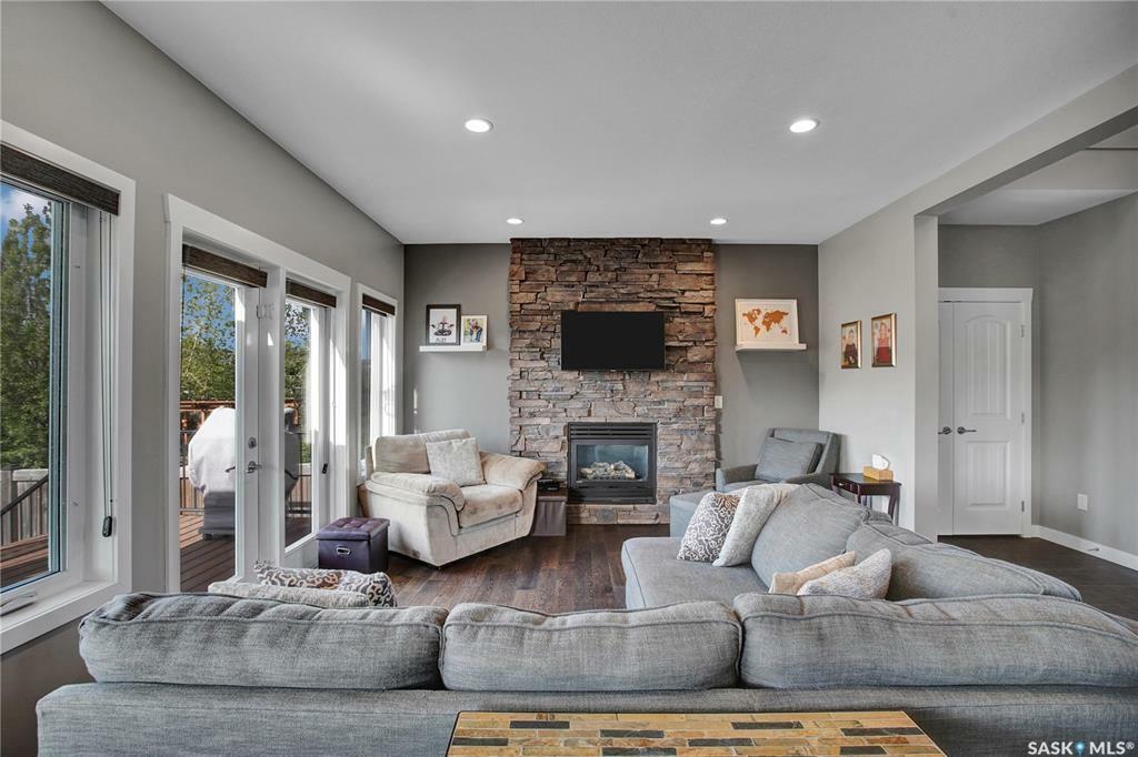 Property Photo: 525 Redwood Crescent SK S0K 4S2