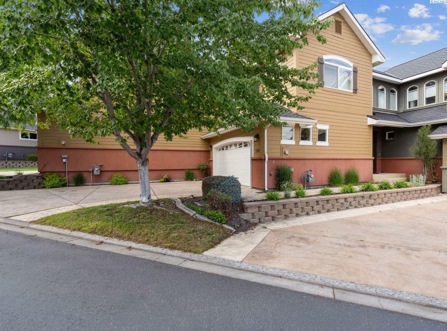 Property Photo: 3188 Willow Pointe Dr WA 99354