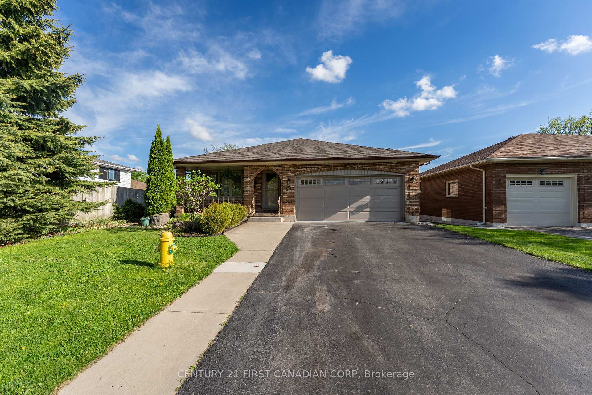 Property Photo: 27 Golfview Crescent ON N6C 5N2