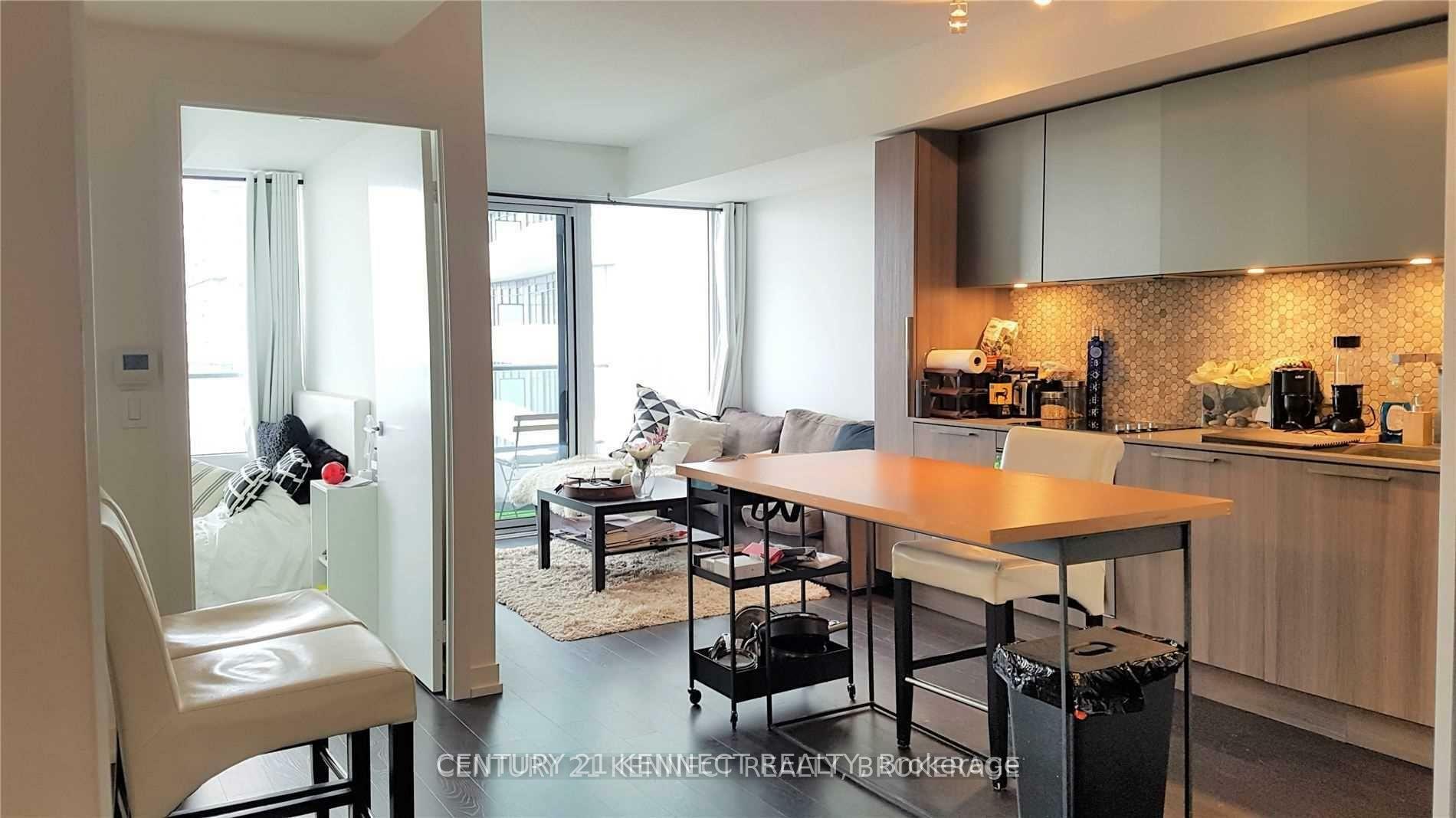 Property Photo: 85 Wood Street 2717 ON M4Y 0E8